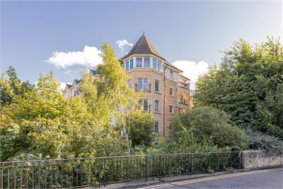 2/15 Powderhall Brae, Edinburgh, EH7 4GD - image 1