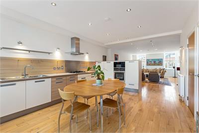 4/4 Brunswick Street, Hillside, Edinburgh, EH7 5JD - image 5