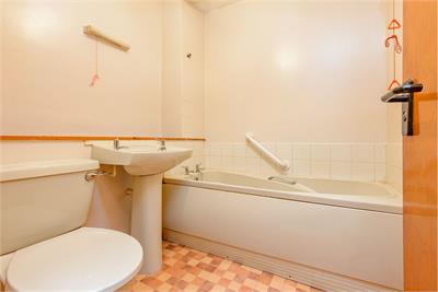 221/17 Portobello High Street, Portobello, EH15 2AN - image 9