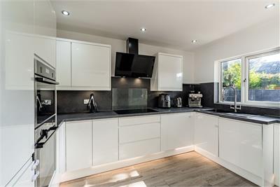 9 Barnton Park Place, Edinburgh, EH4 6ET - image 4