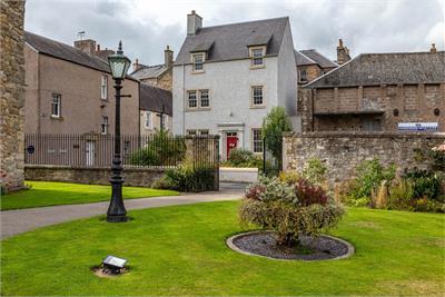 The Dolls House, Smith's Wynd, Jedburgh, TD8 6EP - image 1