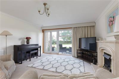 Flat 4, 2, Succoth Court, Ravelston, Edinburgh, EH12 6BZ - image 2