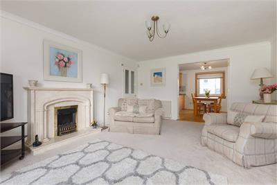 Flat 4, 2, Succoth Court, Ravelston, Edinburgh, EH12 6BZ - image 5