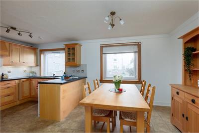 Flat 4, 2, Succoth Court, Ravelston, Edinburgh, EH12 6BZ - image 6