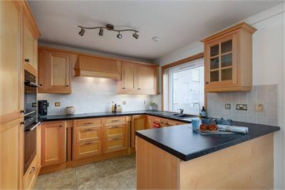 Flat 4, 2, Succoth Court, Ravelston, Edinburgh, EH12 6BZ - image 7