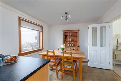 Flat 4, 2, Succoth Court, Ravelston, Edinburgh, EH12 6BZ - image 8