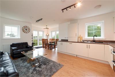Flat 2/3 41 Clydeside Terrace, Renfrew, PA4 8GF - image 2