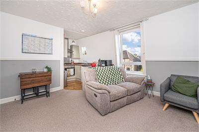 18A First Floor Left, Shamrock Street, Dunfermline, KY12 0JQ - image 3
