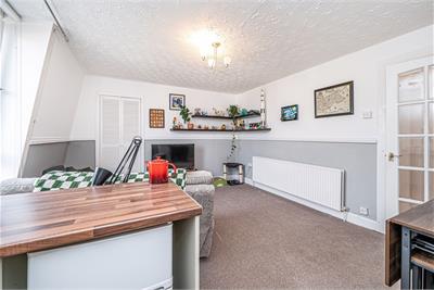 18A First Floor Left, Shamrock Street, Dunfermline, KY12 0JQ - image 4