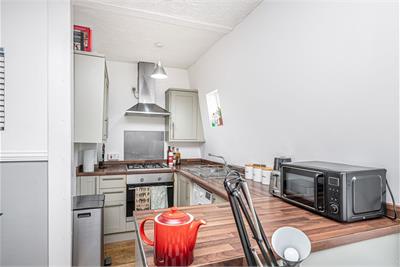18A First Floor Left, Shamrock Street, Dunfermline, KY12 0JQ - image 5