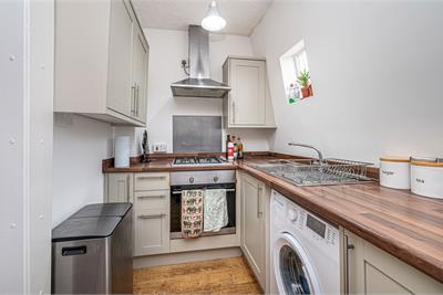 18A First Floor Left, Shamrock Street, Dunfermline, KY12 0JQ - image 6