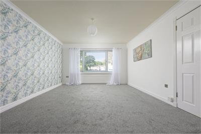23 Kinnis Court, Dunfermline, KY11 4XJ - image 3