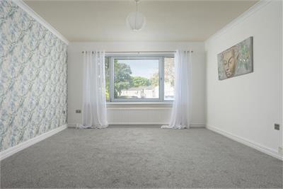 23 Kinnis Court, Dunfermline, KY11 4XJ - image 4