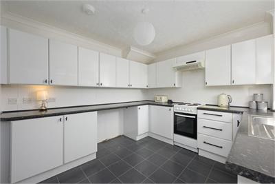 23 Kinnis Court, Dunfermline, KY11 4XJ - image 10