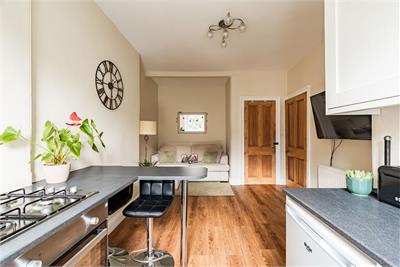 35/9 Watson Crescent, Edinburgh, EH11 1EX - image 2