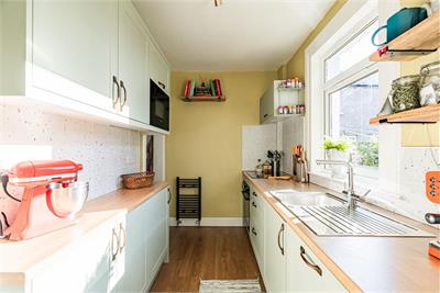 2 Logie Green Gardens, Edinburgh, EH7 4HE - image 3