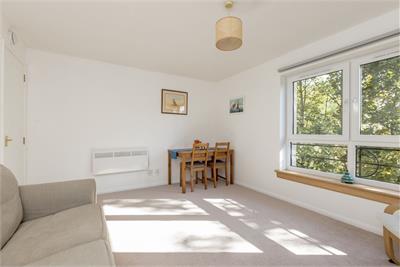 2/5 Rodney Place, Bellevue, EH7 4FR - image 3