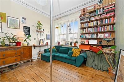 129/8 Great Junction Street, Leith, Edinburgh, EH6 5JB - image 2