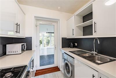 46 Craigs Park, Edinburgh, EH12 8UL - image 5