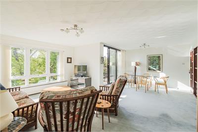2/5 Rocheid Park, Edinburgh, EH4 1RP - image 4