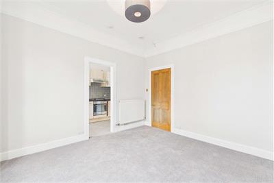 9/1 Marischal Place, Blackhall, Edinburgh, EH4 3NF - image 3