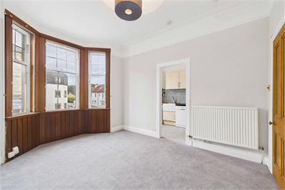 9/1 Marischal Place, Blackhall, Edinburgh, EH4 3NF - image 4
