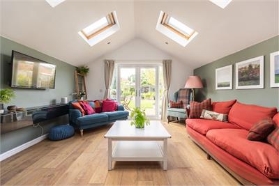 76 Saughtonhall Drive, Edinburgh, EH12 5TL - image 2