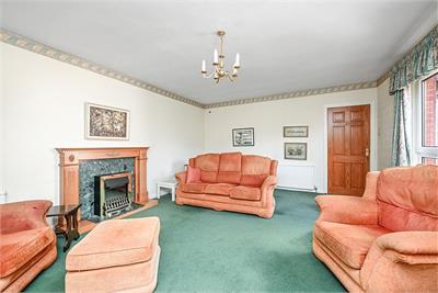 21 Strathalmond Park, Edinburgh, EH4 8AH - image 4