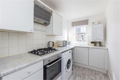 15/2 Fingzies Place, Leith Links, EH6 8AW - image 4