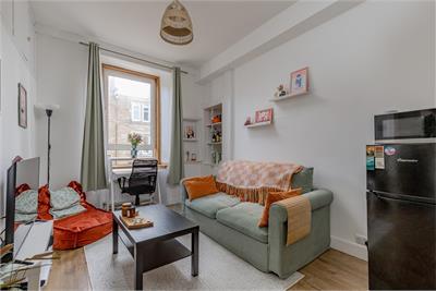 10/7 Dalgety Avenue, Edinburgh, EH7 5UE - image 2