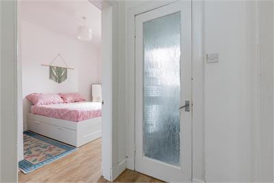10/7 Dalgety Avenue, Edinburgh, EH7 5UE - image 9