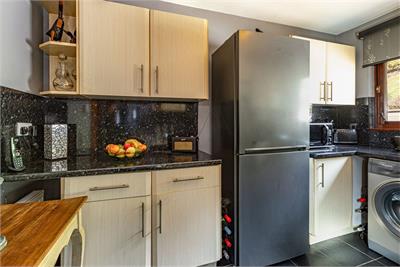 35 Ladhope Crescent, Galashiels, TD1 2BN - image 11
