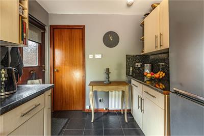 35 Ladhope Crescent, Galashiels, TD1 2BN - image 10