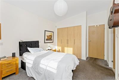 8/16 Meggetland Square, Edinburgh, EH14 1XP - image 11