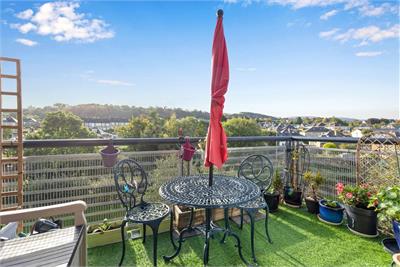 8/16 Meggetland Square, Edinburgh, EH14 1XP - image 3