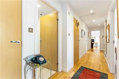 8/16 Meggetland Square, Edinburgh, EH14 1XP - image 21