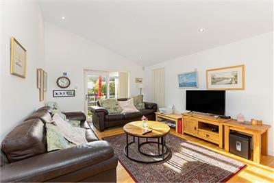 8/16 Meggetland Square, Edinburgh, EH14 1XP - image 4