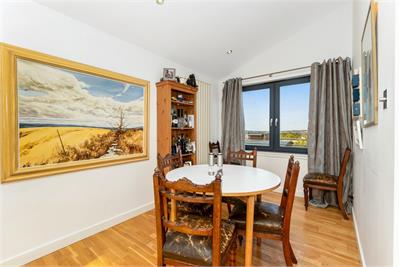 8/16 Meggetland Square, Edinburgh, EH14 1XP - image 5