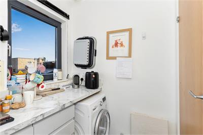 8/16 Meggetland Square, Edinburgh, EH14 1XP - image 8
