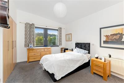 8/16 Meggetland Square, Edinburgh, EH14 1XP - image 10