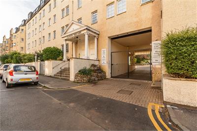 51/8 Caledonian Crescent, Edinburgh EH11 2AT - image 18