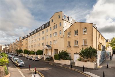 51/8 Caledonian Crescent, Edinburgh EH11 2AT - image 1