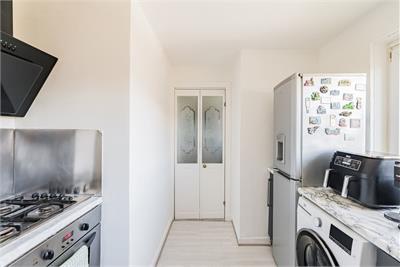 30/7 Hoseason Gardens, Edinburgh, EH4 7HE - image 16