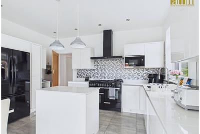 Darvel Cres Paisley - image 9