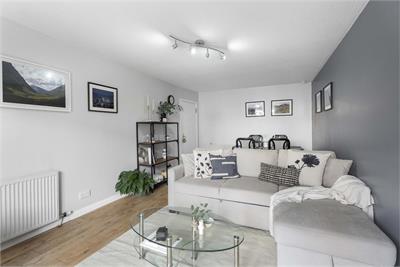 4 Flat 5 Sinclair Close, Gorgie, Edinburgh, EH11 1US - image 2