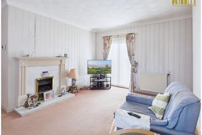 Grampian Way Barrhead - image 3