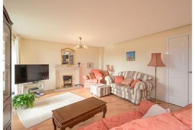 5/3 Brighouse Park Crescent, Edinburgh EH4 6QS - image 2