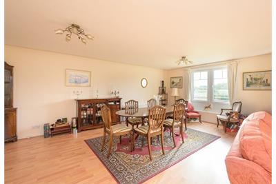 5/3 Brighouse Park Crescent, Edinburgh EH4 6QS - image 3