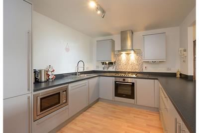 5/3 Brighouse Park Crescent, Edinburgh EH4 6QS - image 5
