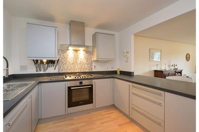 5/3 Brighouse Park Crescent, Edinburgh EH4 6QS - image 6